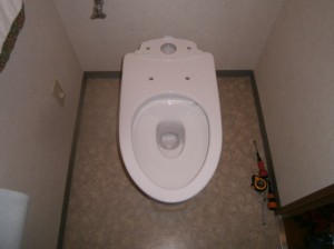 桑名市 トイレ取替工事 施工中