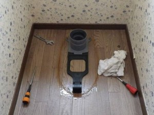 豊田市水源町 トイレ便器取替工事　2F取り外し状況